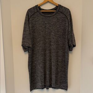 Lululemon Men's Gray Marled Exercise T-Shirt Size Large
